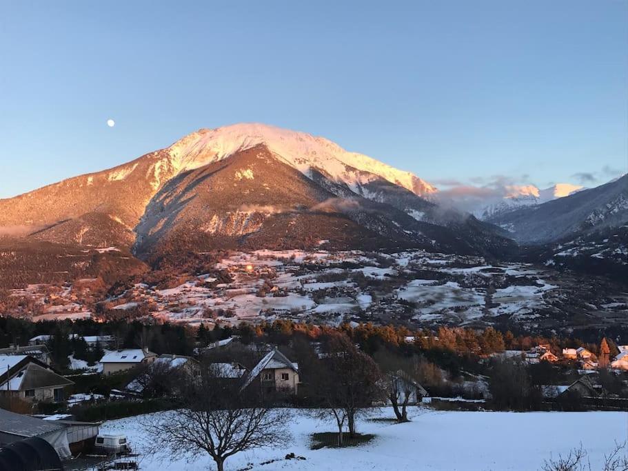 אמבראן Gite Confort 15 Couchages, Vue Panoramique Montagne Hautes Alpes, Terrasses מראה חיצוני תמונה