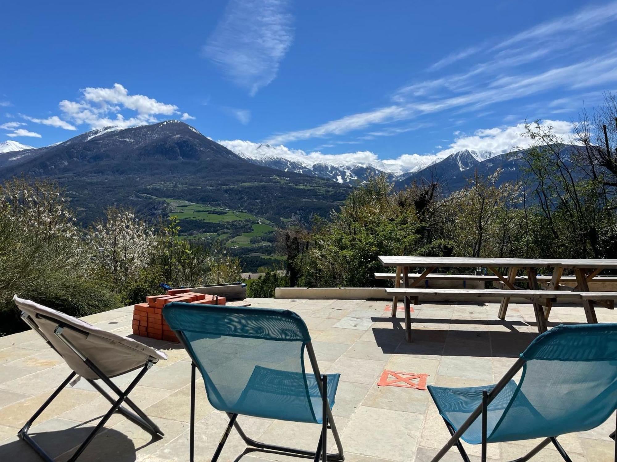 אמבראן Gite Confort 15 Couchages, Vue Panoramique Montagne Hautes Alpes, Terrasses מראה חיצוני תמונה